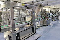 十二頭全自動膏液灌裝生產(chǎn)線實拍